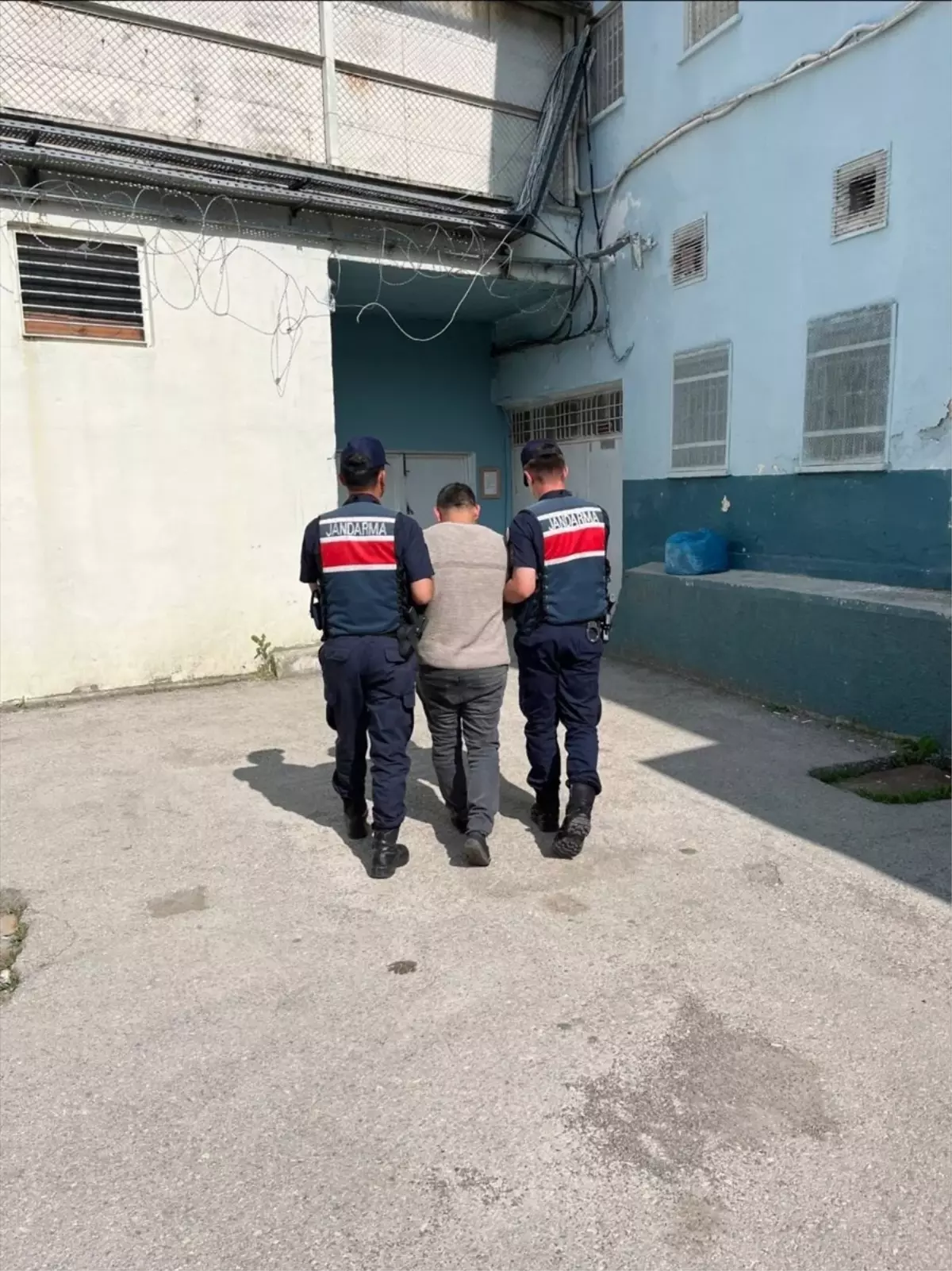Kastamonu'da 9 ayrı suçtan 20 yıl 2 ay hapis cezası bulunun hükümlü yakalandı