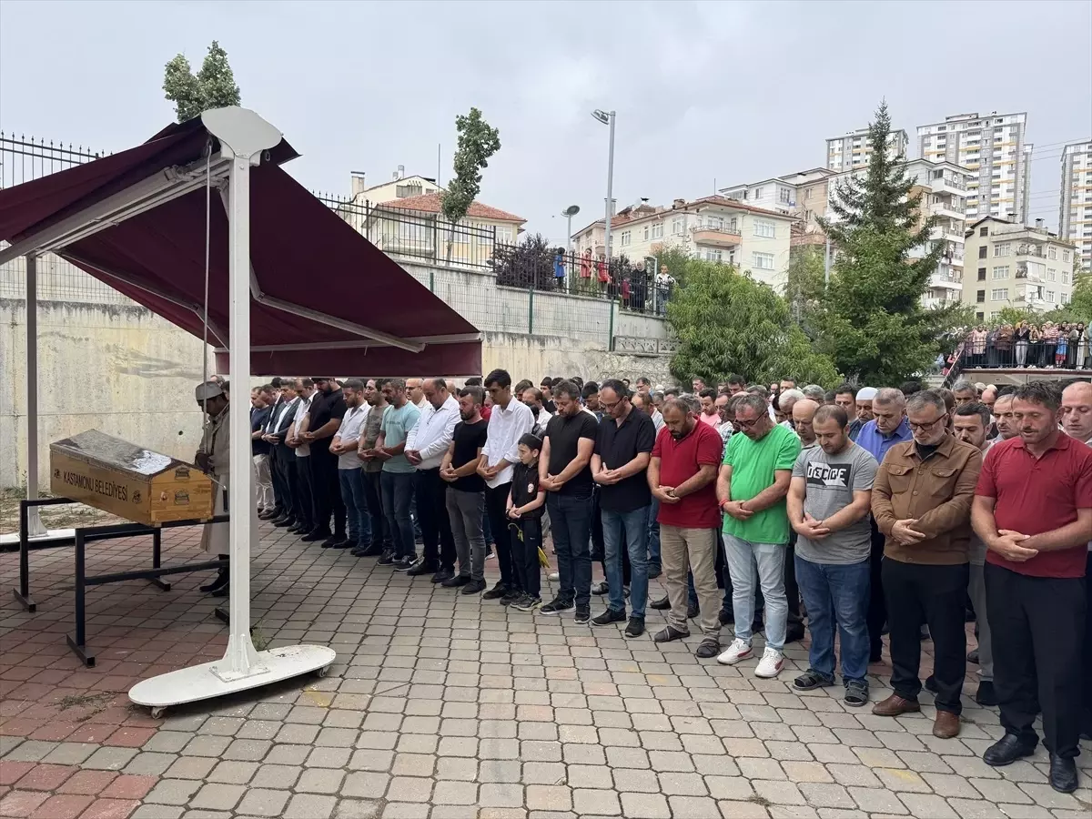 Boğularak Hayatını Kaybeden Çocuğun Cenazesi Defnedildi