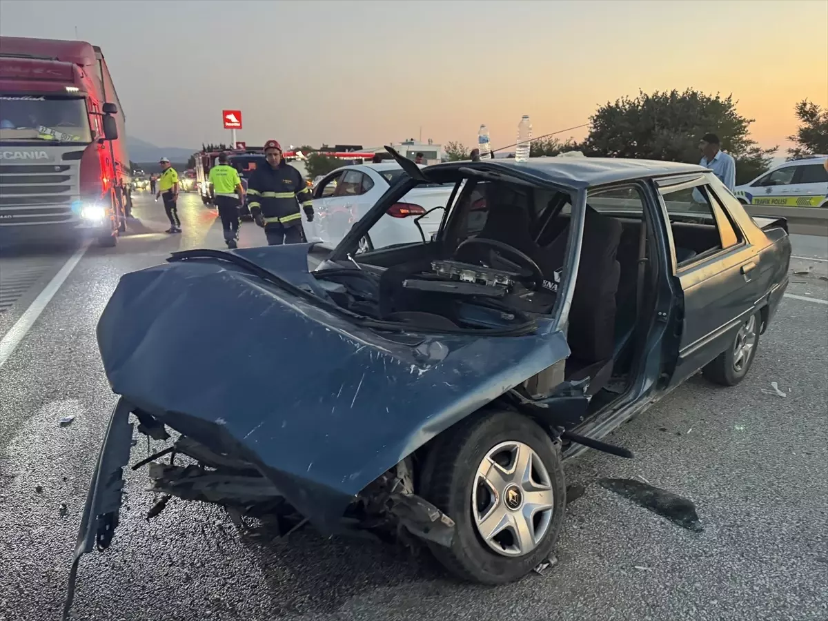 Kastamonu'da Bariyere Çarpan Otomobilde 5 Yaralı