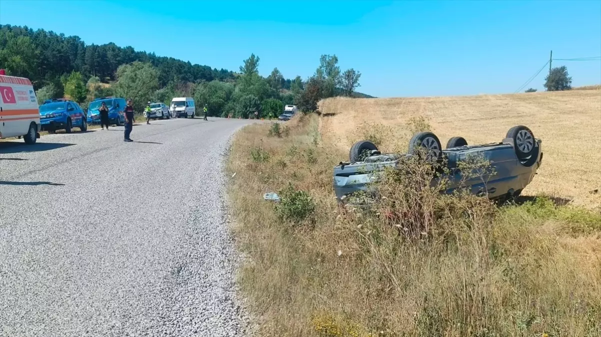 Kastamonu'da Hafif Ticari Araç Devrildi: 3 Yaralı