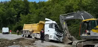 Kastamonu'da Hafriyat Kamyonu Devrildi: Sürücü Hayatını Kaybetti