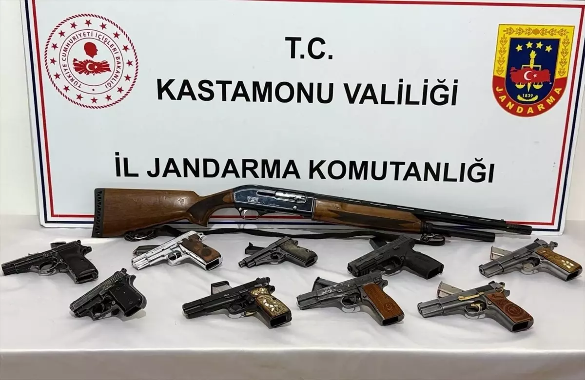 Kastamonu'da 10 Ruhsatsız Silahla Yakalanan Şüpheli Gözaltına Alındı