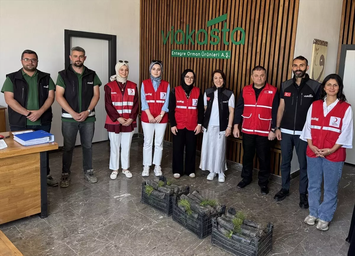 Kastamonu'da Türk Kızılay'a Fidan Bağışı