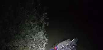 Kastamonu'da Traktör Irmağa Devrildi: Sürücü Yaralandı
