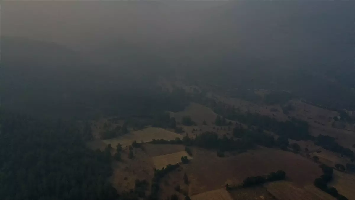 Kastamonu-Karabük Sınırındaki Orman Yangınlarına Müdahale Devam Ediyor