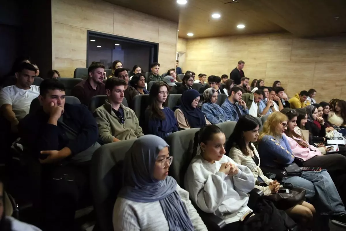 Kastamonu Üniversitesi'nde Uluslararası Ticaret ve Lojistik Söyleşileri Düzenlendi