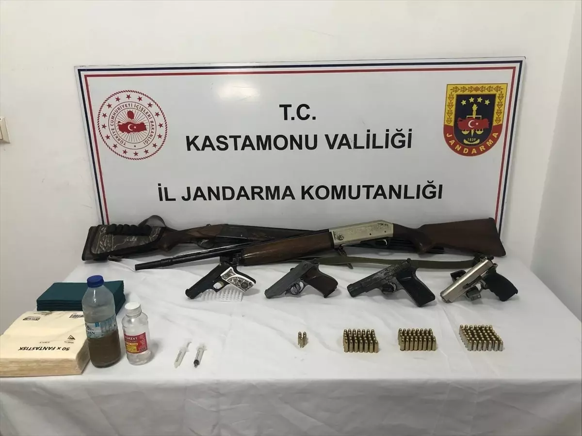 Kastamonu'da Silah Kaçakçılığı Operasyonu: 4 Gözaltı