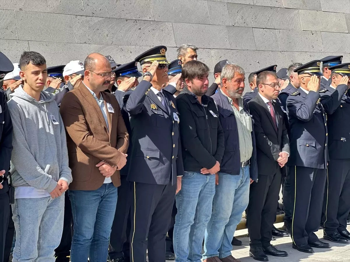 Tosya'da Trafik Kazasında Hayatını Kaybeden Polis Meslek Yüksekokulu öğrencisi İsmail Tokaç Toprağa Verildi