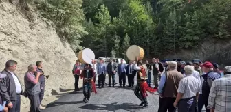 Köyde Asfalt Yolu Kutladı: Davul Zurna ile Eğlence