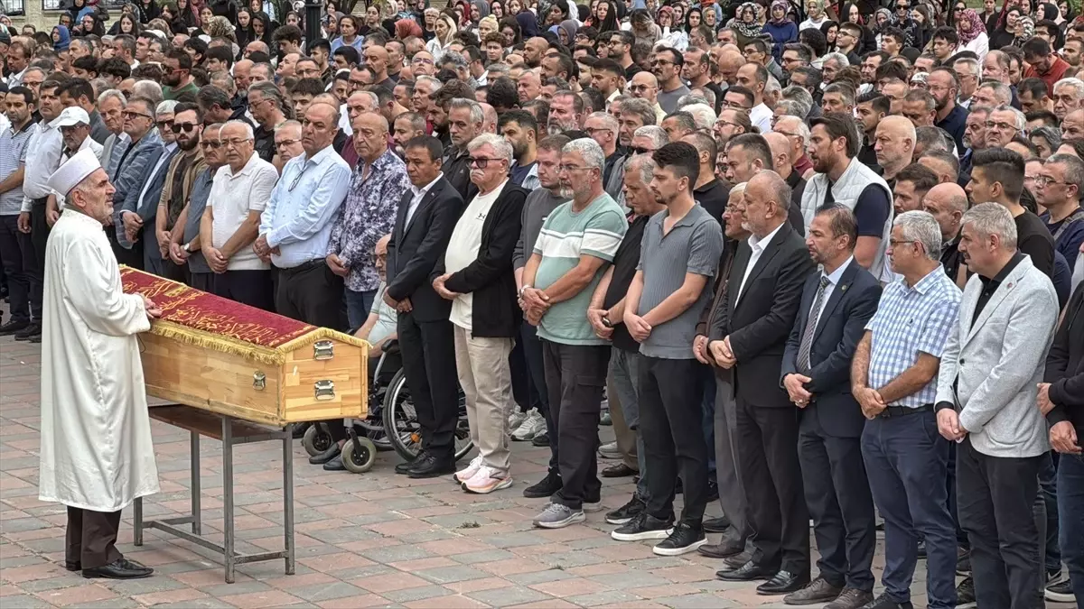 Kastamonu'da Otomobil Çarpması Sonucu 16 Yaşındaki Çocuk Hayatını Kaybetti
