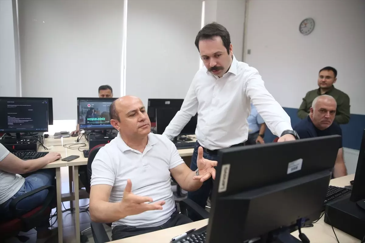 Kastamonu Üniversitesi'nde İdari Personele Yapay Zeka Eğitimi Veriliyor