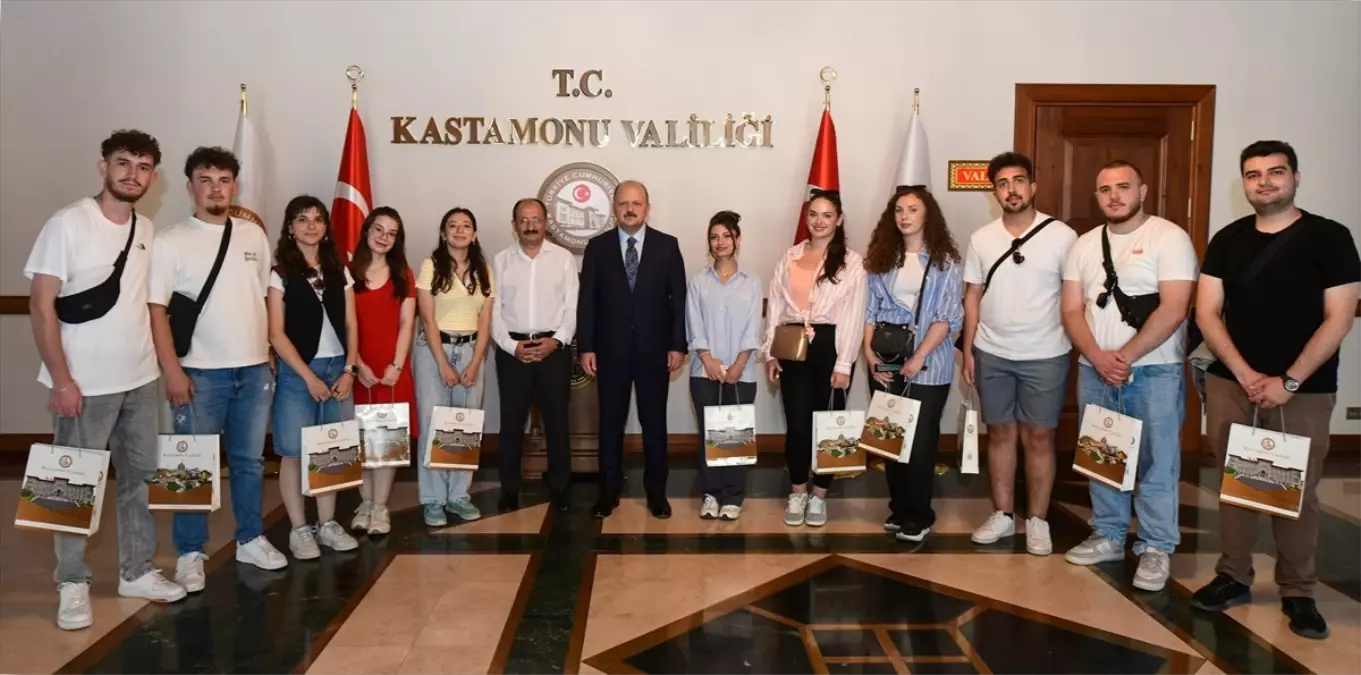 Kastamonu Valisi Dallı, öğrencilerle bir araya geldi