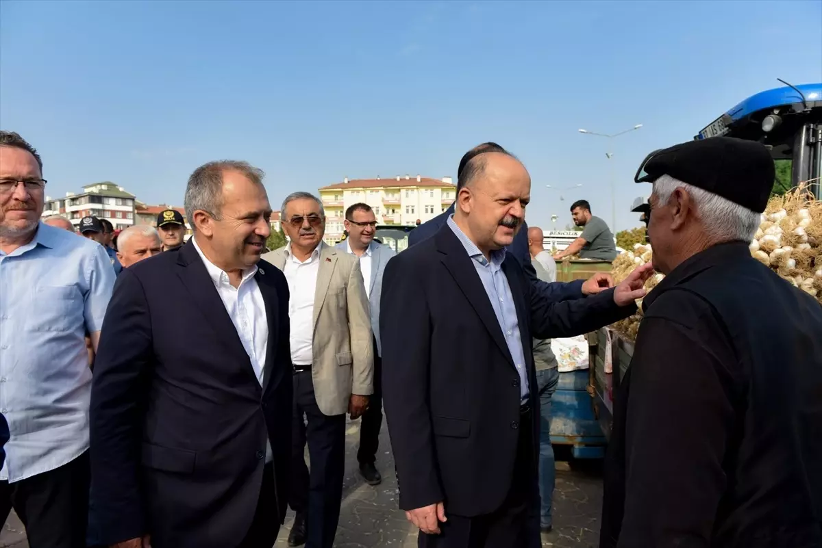Kastamonu Valisi Dallı ve Milletvekili Uluay, Taşköprü Sarımsak Pazarını Ziyaret Etti