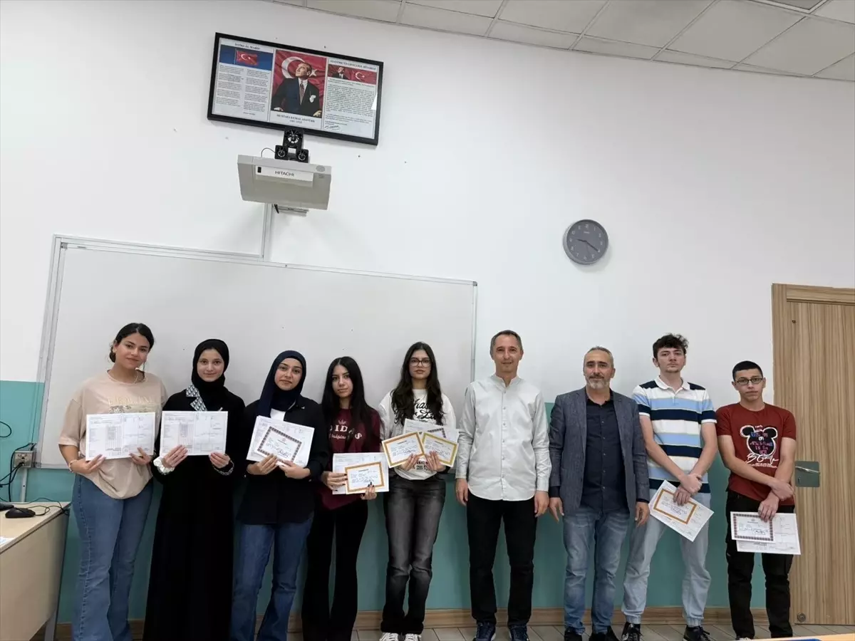 Katar Türk Okulu'nda Karne Töreni Coşkuyla Kutlandı