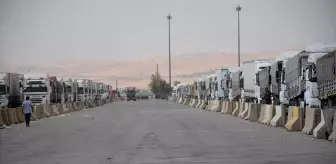 Silopi'deki Tır Şoförleri Kavurucu Sıcaklarla Mücadele Ediyor