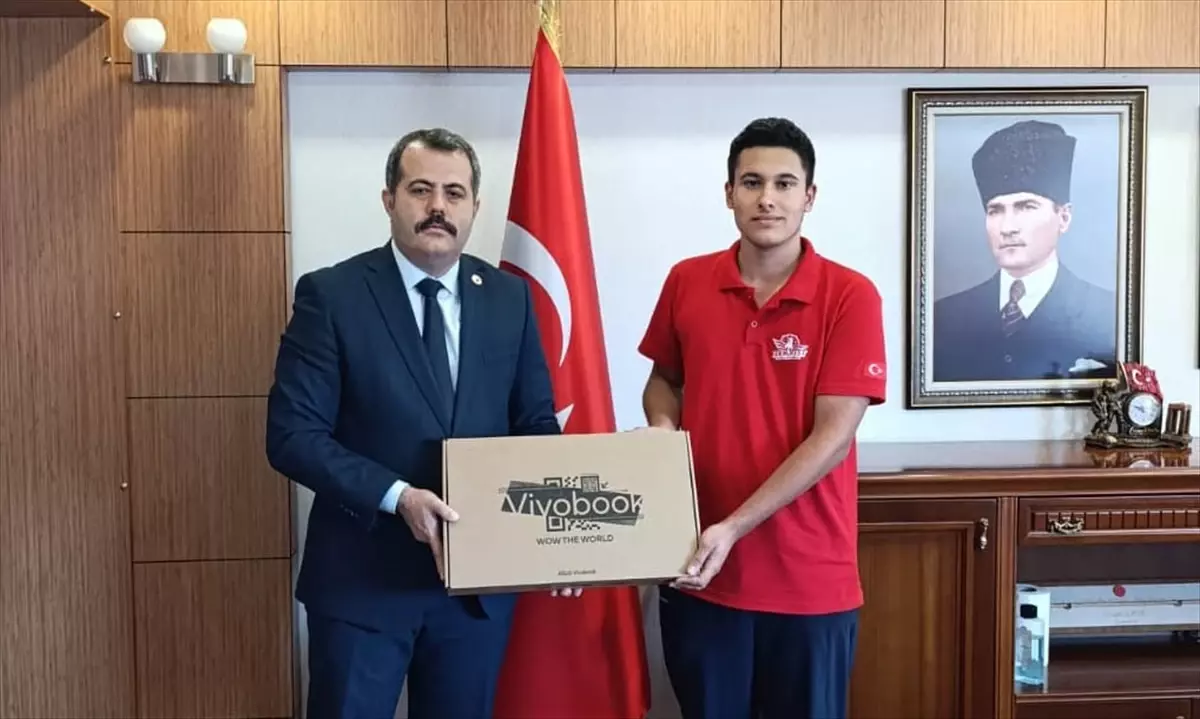 Vezirköprü Kaymakamı, TEKNOFEST'te Başarı Elde Eden Öğrencileri Ağırladı