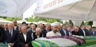 Kayseri Büyükşehir Belediye Başkanı Büyükkılıç'ın Yengesi Toprağa Verildi