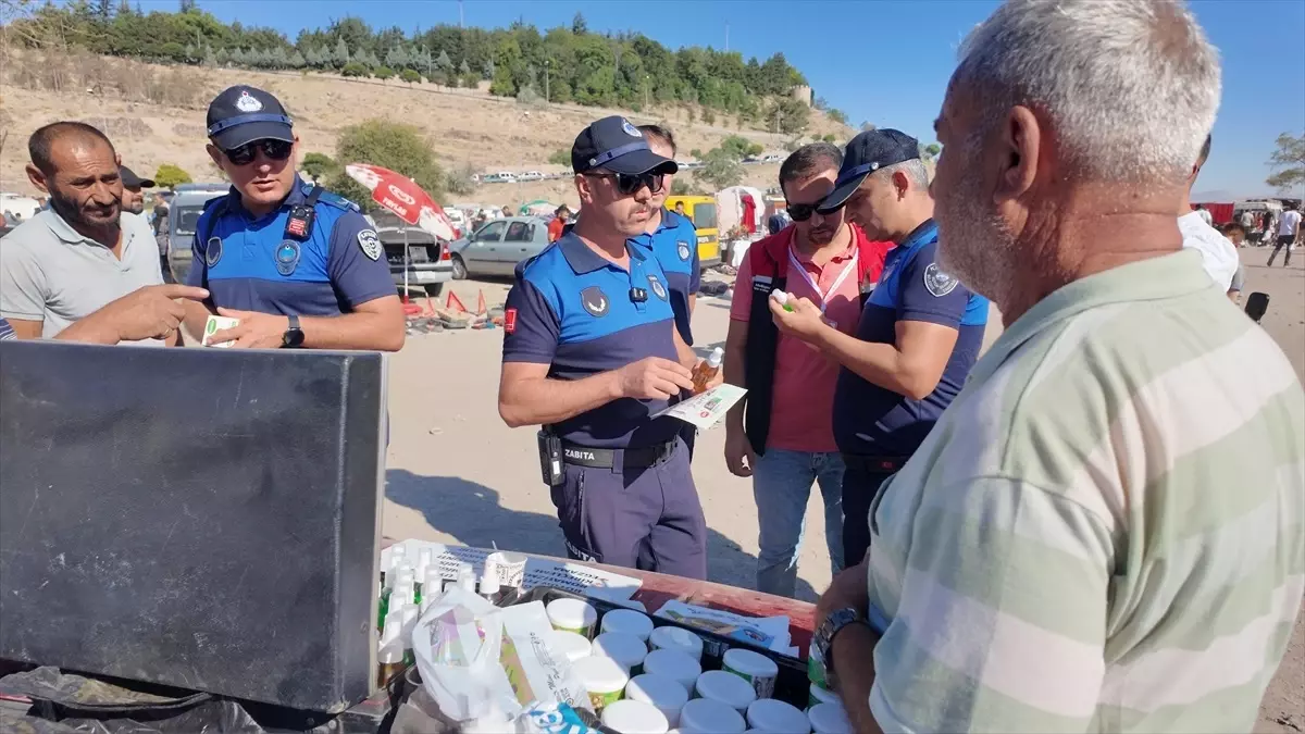 Kayseri'de Zabıta Ekiplerinden Pazarda Gıda Denetimi