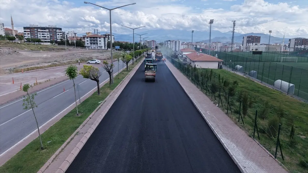 Kayseri'de Erkilet Bulvarı'nda Yol Yenileme ve Asfaltlama Çalışmaları Başladı