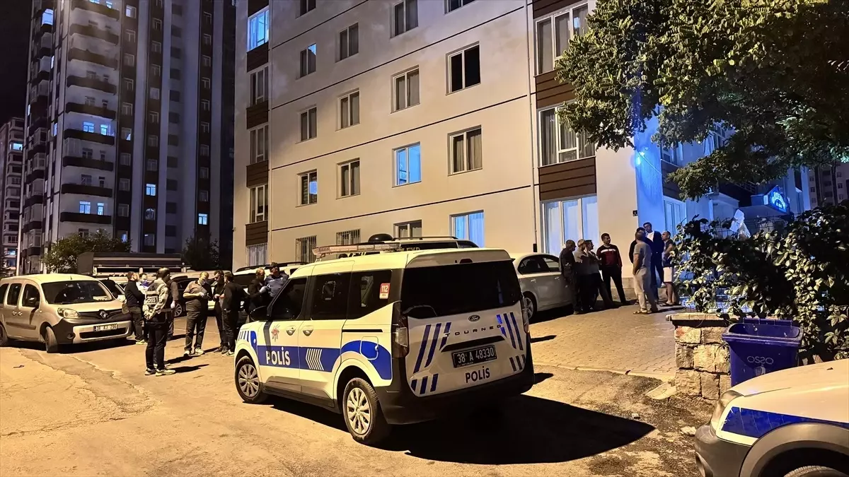 12 Yaşındaki Çocuk Üvey Babasını Bıçakladı