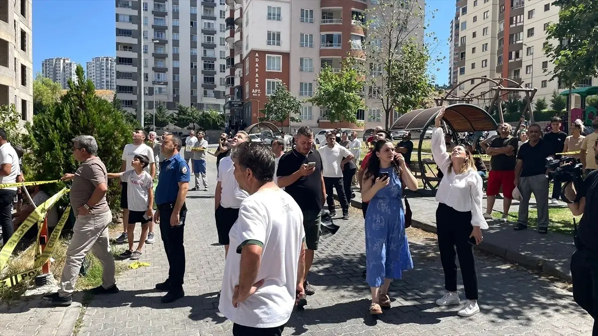 Kayseri'de 14 Katlı Apartmanda Yangın: Kurtarma Çalışmaları Sürüyor