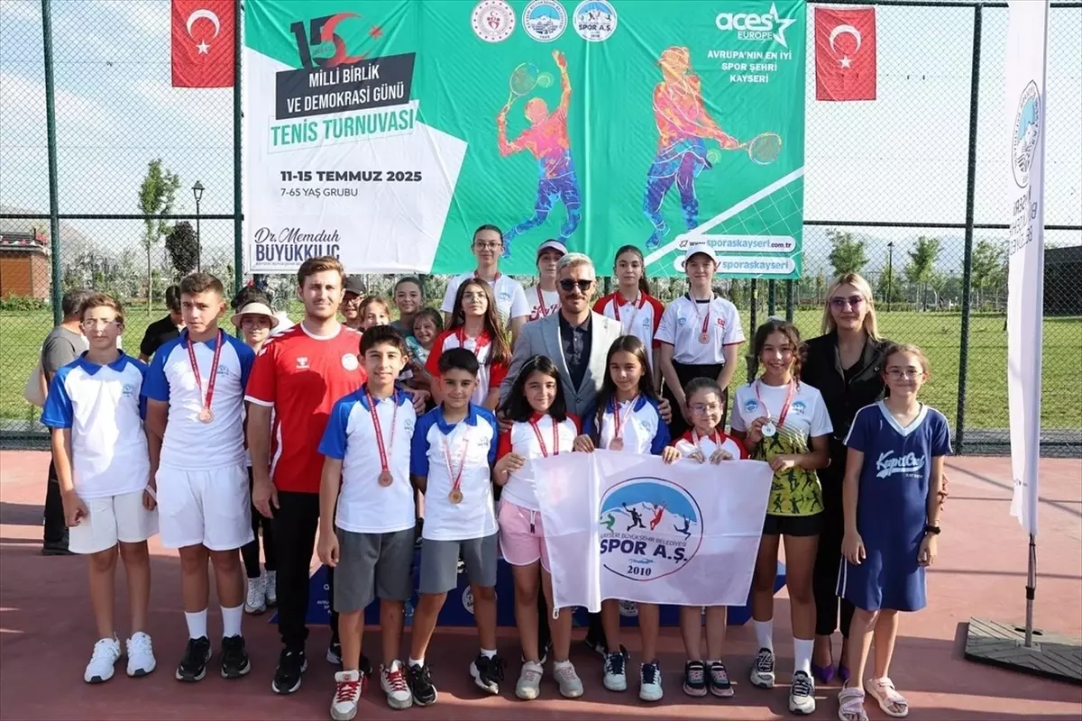 Kayseri'de 15 Temmuz şehitleri anısına tenis turnuvası düzenlendi
