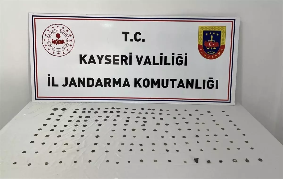 Kayseri'de Tarihi Eser Operasyonu: 181 Sikke ve Obje Ele Geçirildi