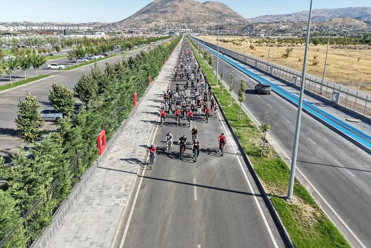 3. Doktorlar Bisiklet Turu Kayseri'de Yapıldı