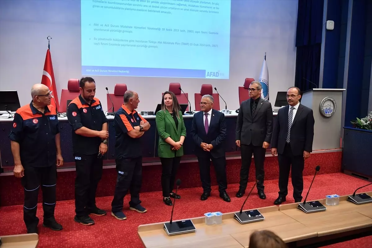 Kayseri'de Personellere Enkazda Arama ve Kurtarma Eğitimi Verildi