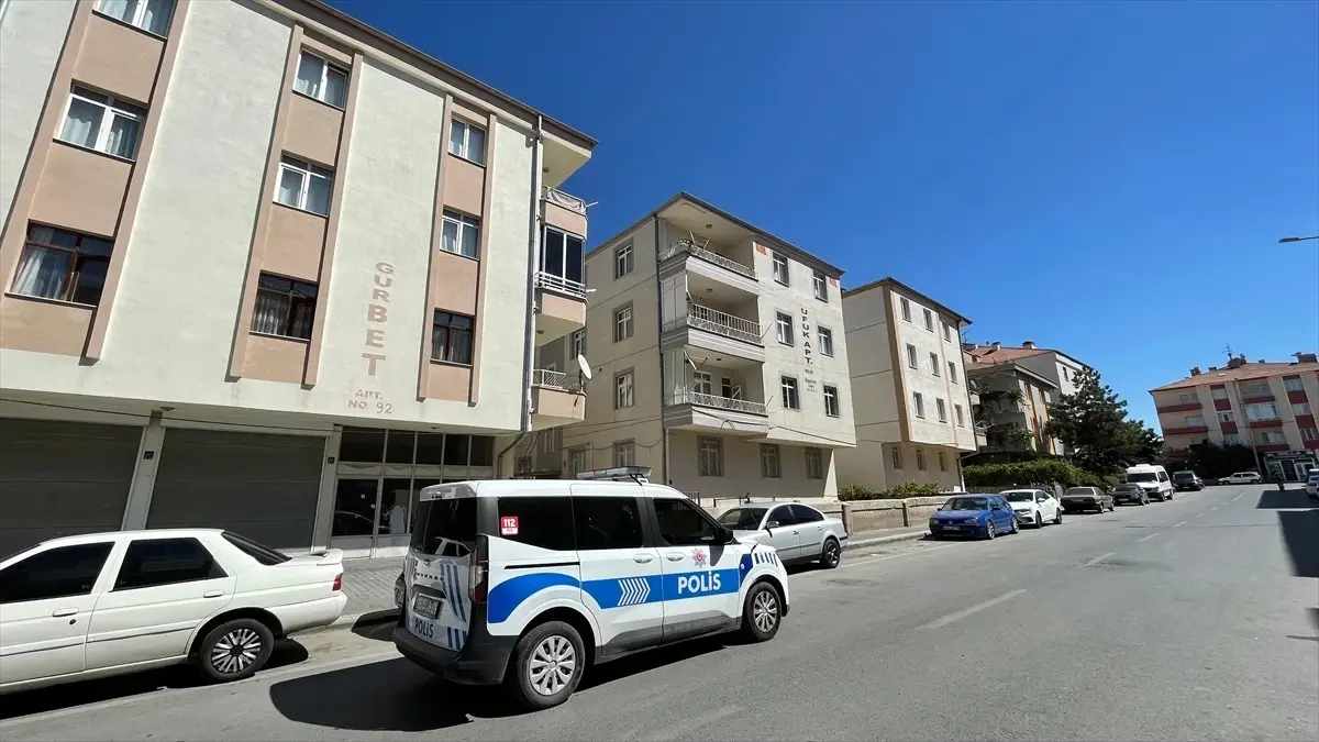 Evinde Misafirini Bıçakla Yaralayan Zanlı Gözaltına Alındı