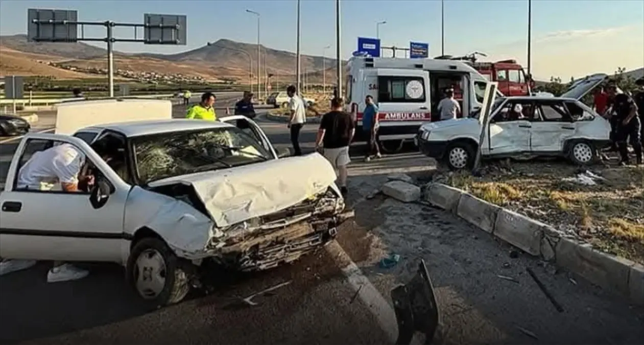 Kayseri'de Trafik Kazası: 2 Ölü, 4 Yaralı