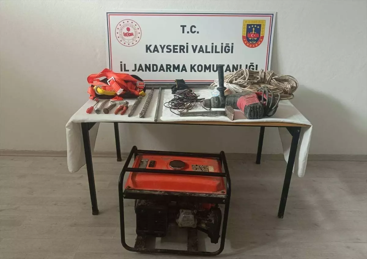 Kayseri'de İzinsiz Kazı Yapan Üç Şüpheli Gözaltına Alındı