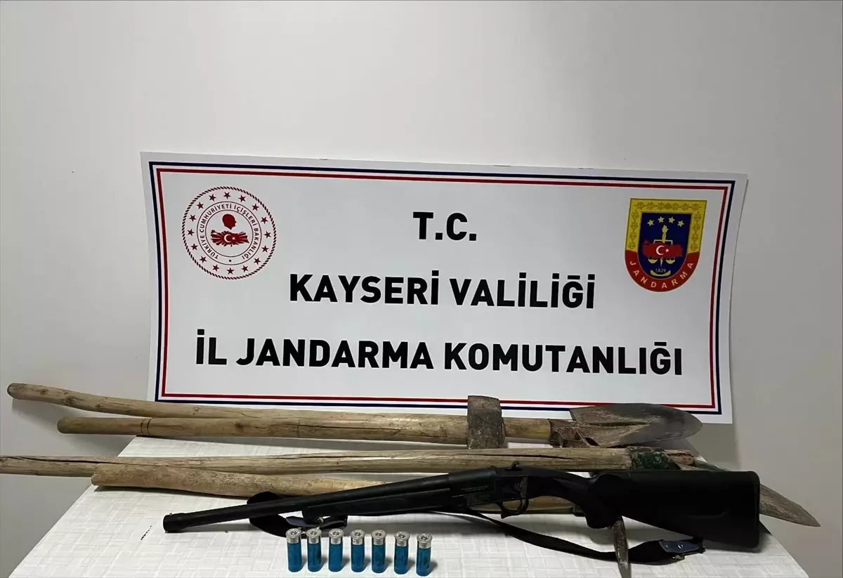 Kayseri'de Kaçak Kazı Yapan İki Şüpheli Suçüstü Yakalandı