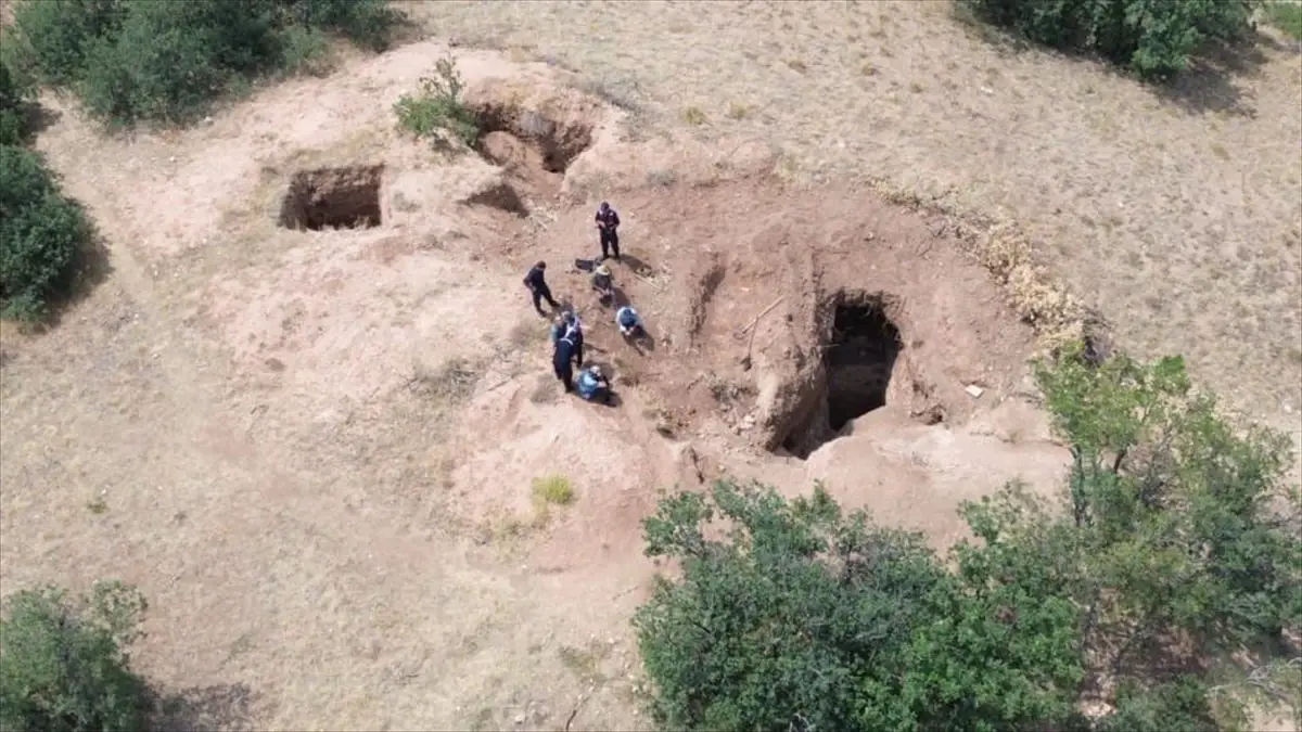 Kayseri'de Kaçak Kazı Yapan 4 Şüpheli Dronla Yakalandı