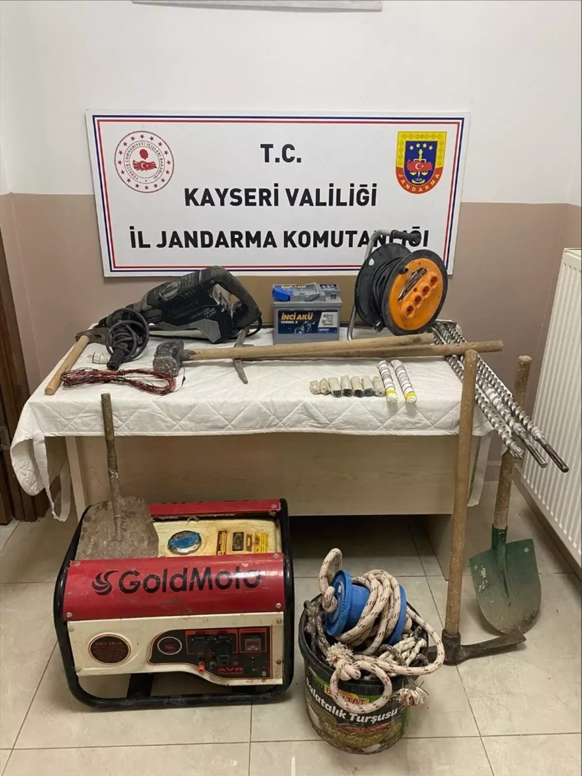 Kayseri'de Kaçak Kazı Yapan 5 Zanlı Gözaltına Alındı