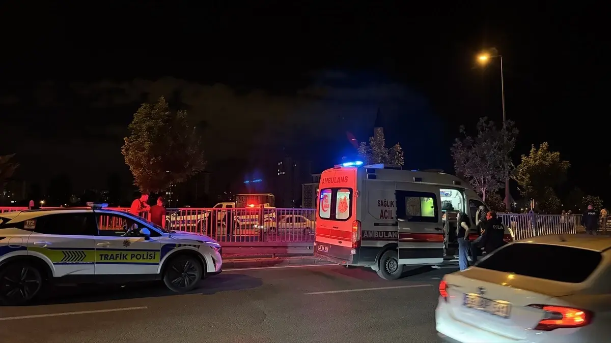 Kayseri'de Otomobil Kanala Düştü, Sürücü Yaralandı