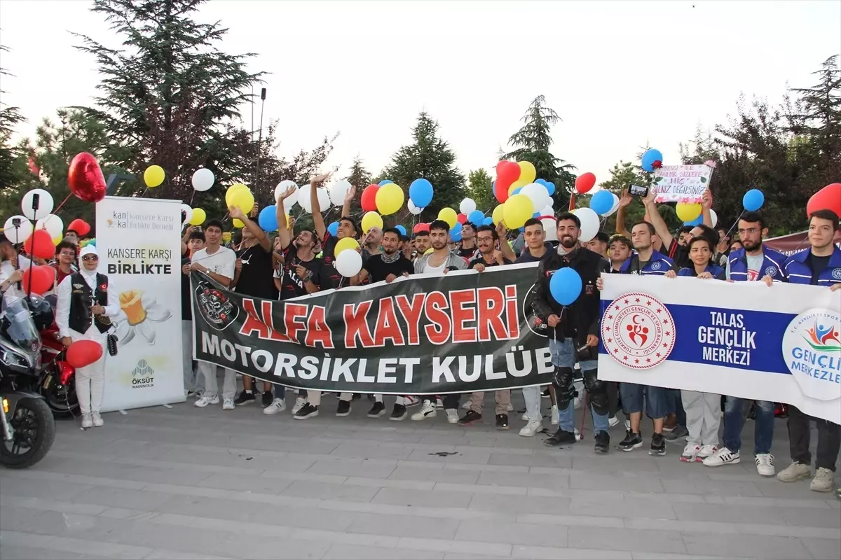 Motosiklet Grubu, Kanser Hastası Çocuklar İçin Balon Uçurdu