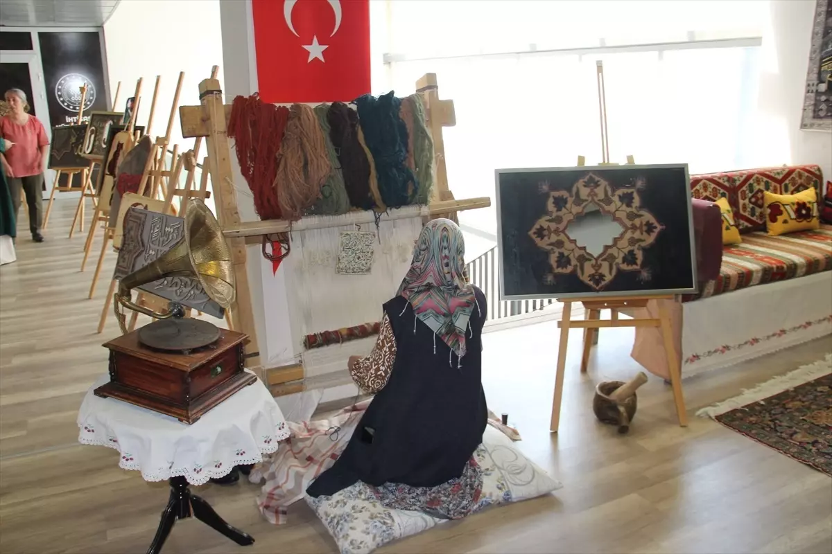 Kayseri'de 'Nefes'ten Hanımeli'ne Emeğin Yolculuğu Sergisi Açıldı