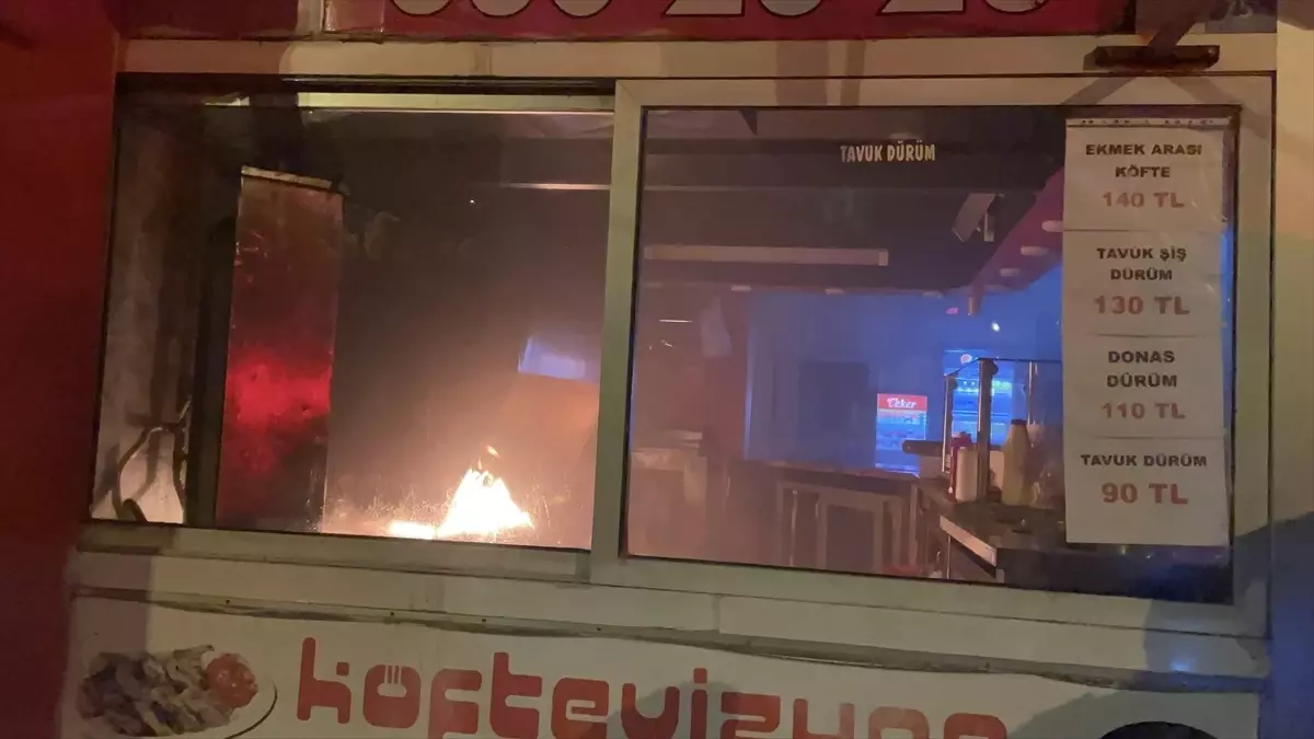 Kayseri'de Köftecinin Ocağında Unutulan Köz Yangına Neden Oldu
