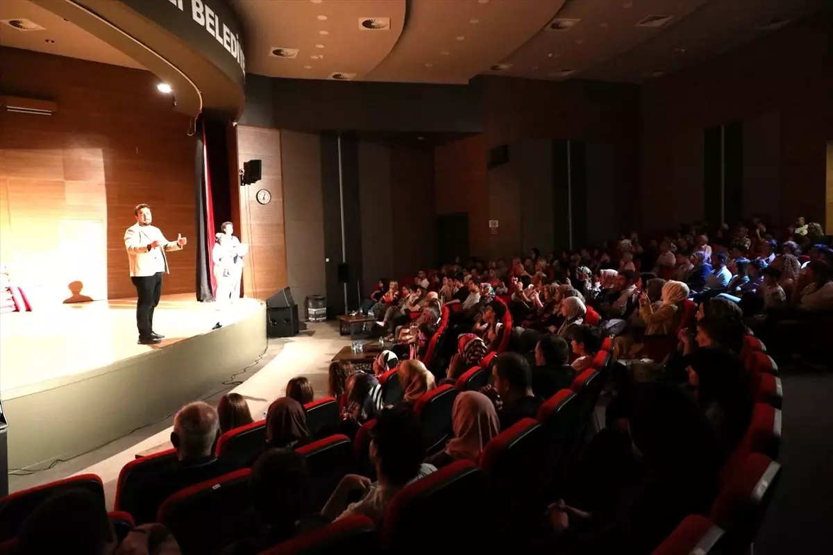 Melikgazi Belediyesi'nden 'Perde Arkası' Tiyatrosu