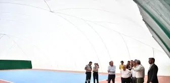Kayseri'de tenis kortlarının üstlerini kapatma işlemi sürüyor