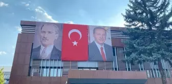 Kayseri'de 'Terörsüz Türkiye'ye destek için kentin farklı noktalarına Türk bayrağı asıldı