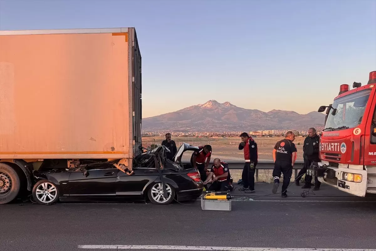 Kayseri'de Trafik Kazası: Bir Sürücü Hayatını Kaybetti