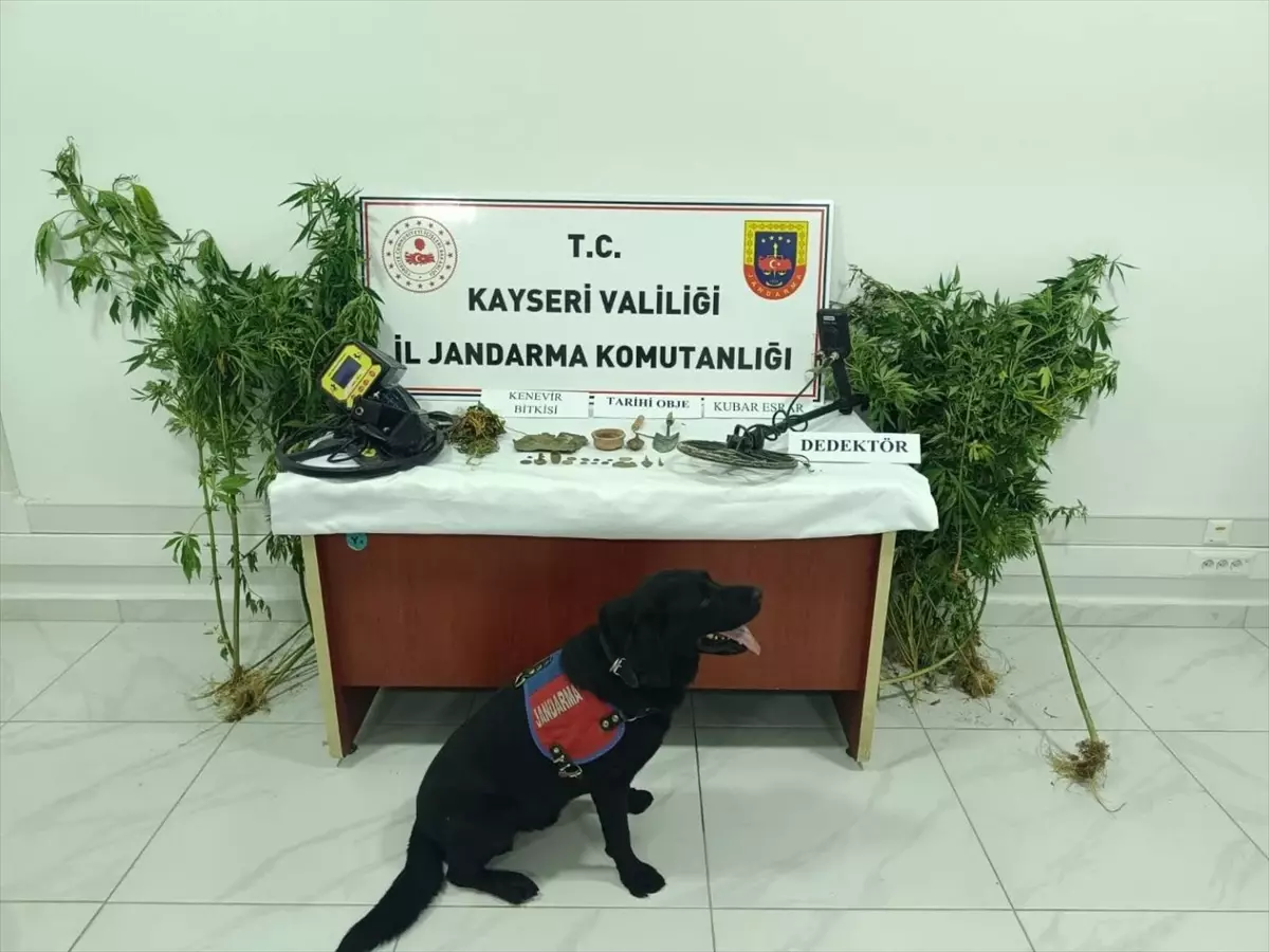 Kayseri&apos;de Uyuşturucu Operasyonu: 21 Tarihi Eser Ele Geçirildi