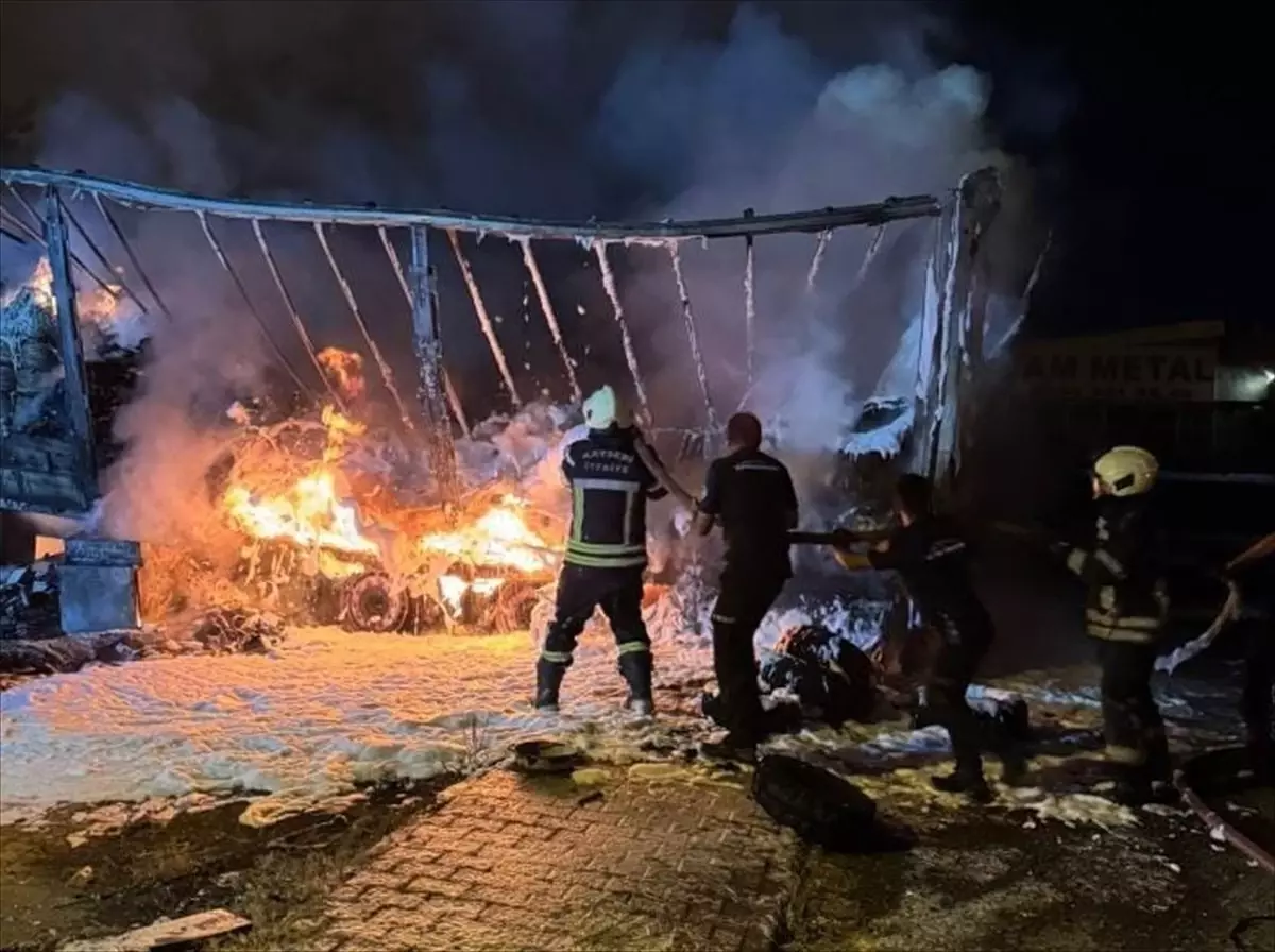 Kayseri'de Tır Dorsesinde Yangın Çıktı
