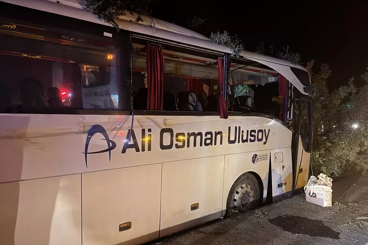Kayseri'de Otobüs Kazası: 1 Ölü, 13 Yaralı