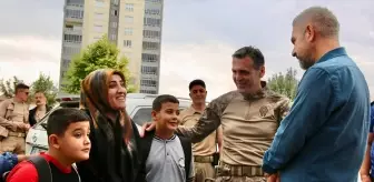 Kayseri Emniyet Müdürü Aydın, şehit çocuklarını makam aracıyla okula götürdü