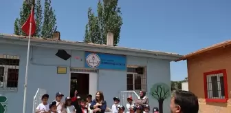 Vali Çiçek'ten Öğrenciye Sürpriz Mezuniyet Ziyareti