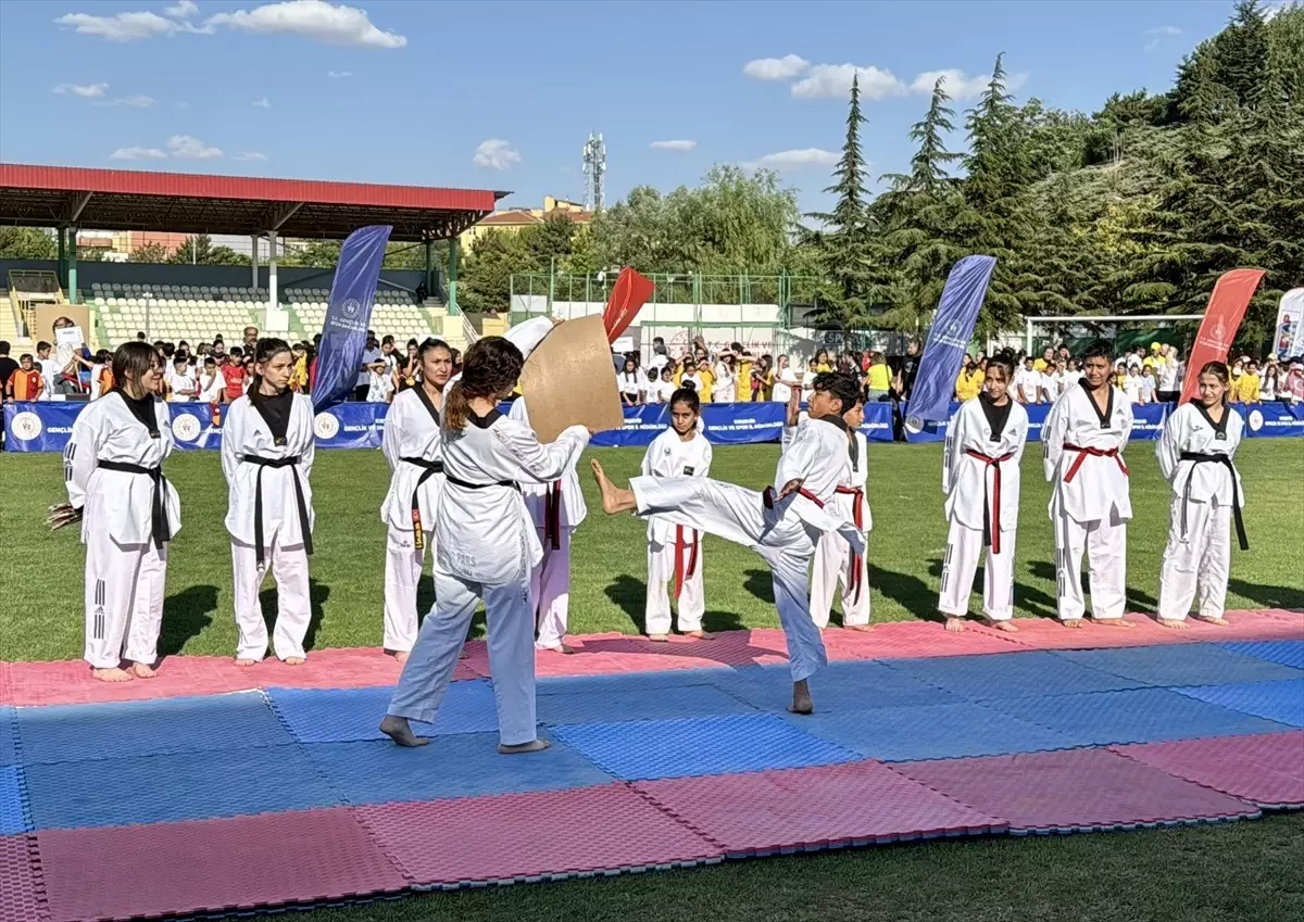 Kayseri ve Kırşehir'de Spor Okullarının Açılışı Yapıldı