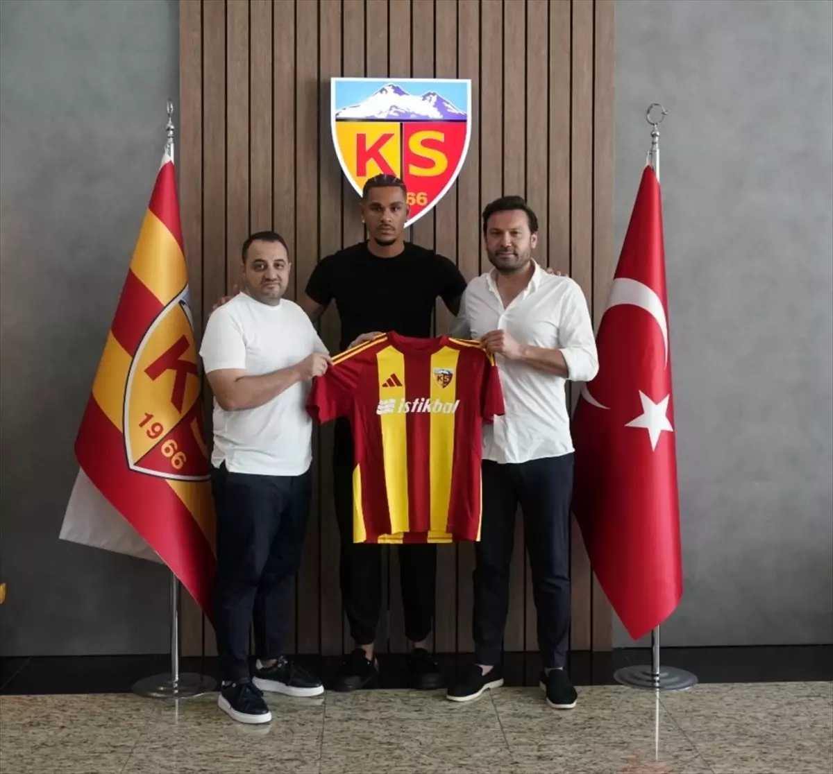 Zecorner Kayserispor, German Onugkha'yı Kadrosuna Kattı